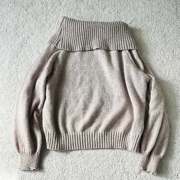 Off The Shoulder Sweater - Picture 4 of 4